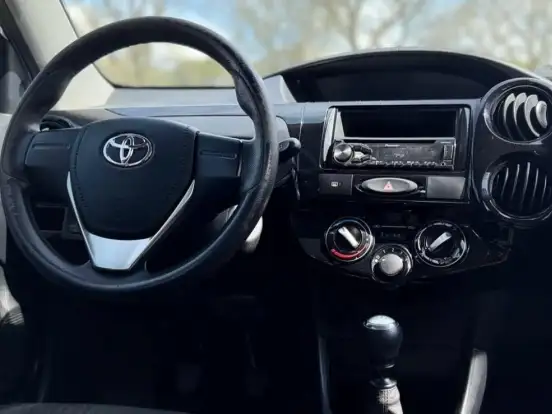 TOYOTA-ETIOS-1.3 X 16V FLEX 4P MANUAL TOYOTA-ETIOS-2017
