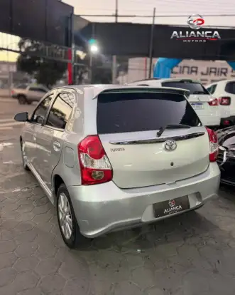 TOYOTA-ETIOS-2017