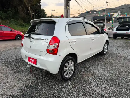 TOYOTA-ETIOS-1.5 XLS 16V FLEX 4P MANUAL TOYOTA-ETIOS-2016