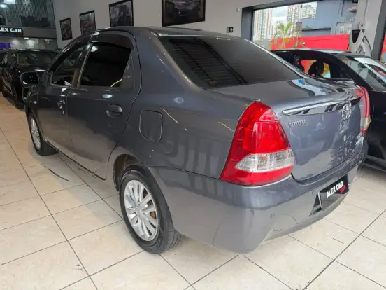 TOYOTA-ETIOS-2012