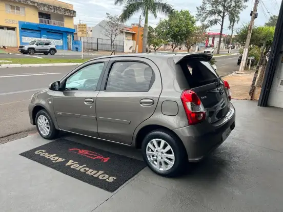 TOYOTA-ETIOS-1.5 XS 16V FLEX 4P AUTOMÁTICO TOYOTA-ETIOS-2017