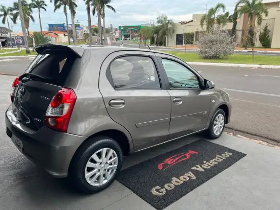 TOYOTA-ETIOS-1.5 XS 16V FLEX 4P AUTOMÁTICO TOYOTA-ETIOS-2017