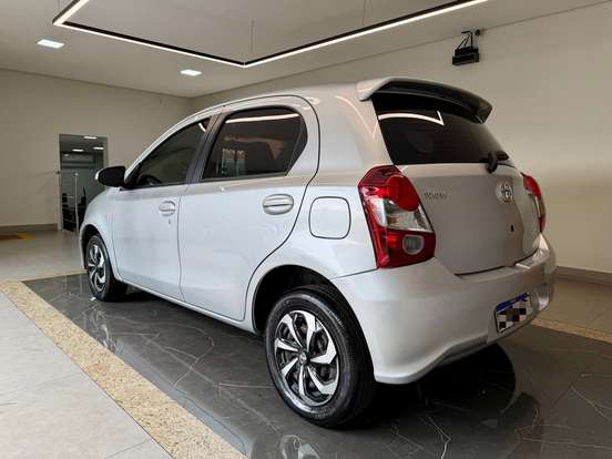 TOYOTA-ETIOS-2018