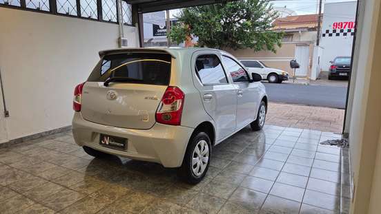 TOYOTA-ETIOS-2015