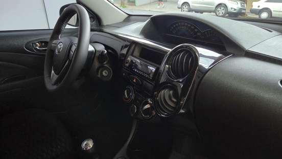 TOYOTA-ETIOS-2015