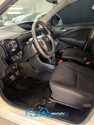 TOYOTA-ETIOS-2014