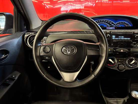 TOYOTA-ETIOS-1.5 XLS SEDAN 16V FLEX 4P MANUAL TOYOTA-ETIOS-2014