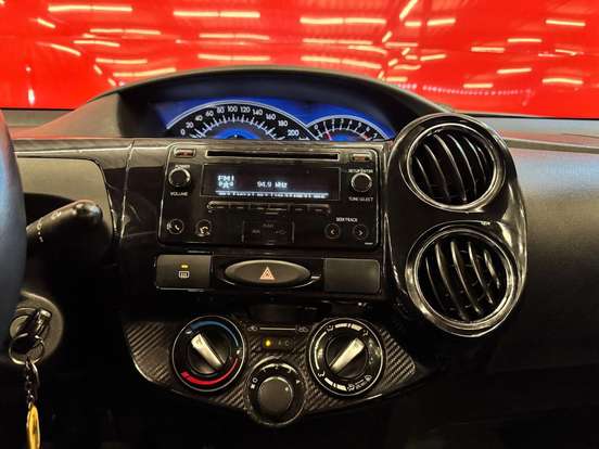 TOYOTA-ETIOS-2014