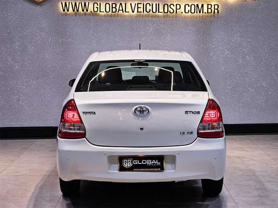 TOYOTA-ETIOS-2017