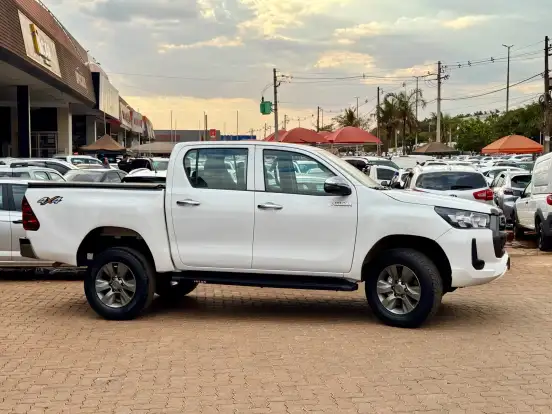 TOYOTA-HILUX-2.8 D-4D TURBO DIESEL CD POWER PACK 4X4 MANUAL TOYOTA-HILUX-2021