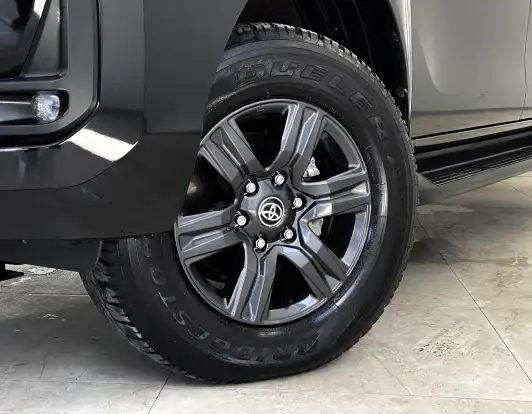 TOYOTA-HILUX-2.8 D-4D TURBO DIESEL CD SR 4X4 AUTOMÁTICO TOYOTA-HILUX-2024