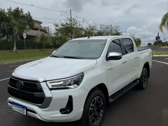 TOYOTA-HILUX-2.8 D-4D TURBO DIESEL CD SRX 4X4 AUTOMÁTICO TOYOTA-HILUX-2022