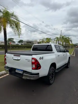 TOYOTA-HILUX-2022
