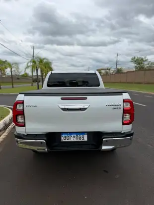 TOYOTA-HILUX-2022
