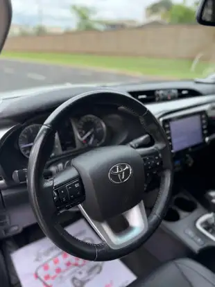 TOYOTA-HILUX-2022