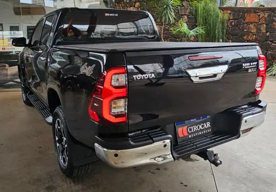 TOYOTA-HILUX-2.8 D-4D TURBO DIESEL CD SRX 4X4 AUTOMÁTICO TOYOTA-HILUX-2020