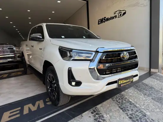 TOYOTA-HILUX-2021
