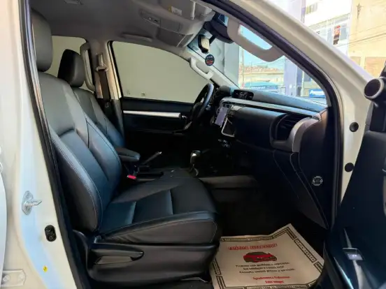 TOYOTA-HILUX-2021
