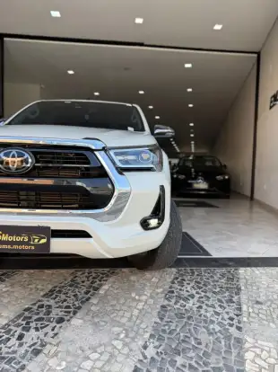 TOYOTA-HILUX-2021