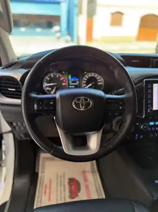 TOYOTA-HILUX-2021
