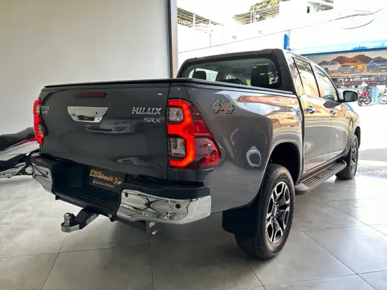 TOYOTA-HILUX-2.8 D-4D TURBO DIESEL CD SRX 4X4 AUTOMÁTICO TOYOTA-HILUX-2022