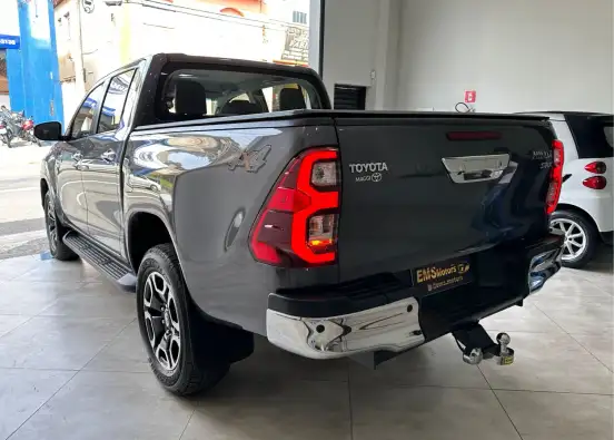 TOYOTA-HILUX-2022