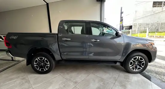 TOYOTA-HILUX-2022