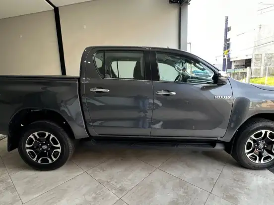 TOYOTA-HILUX-2.8 D-4D TURBO DIESEL CD SRX 4X4 AUTOMÁTICO TOYOTA-HILUX-2022