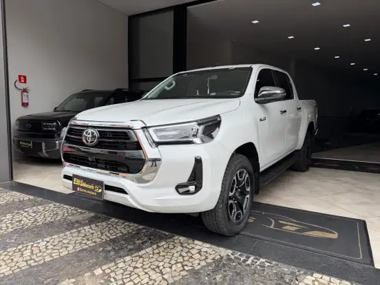 TOYOTA-HILUX-2025