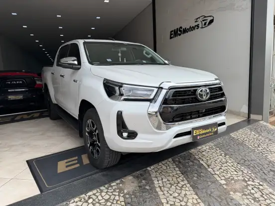 TOYOTA-HILUX-2025