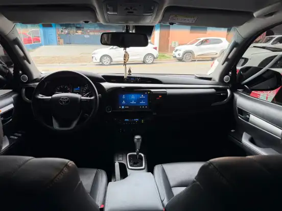 TOYOTA-HILUX-2025