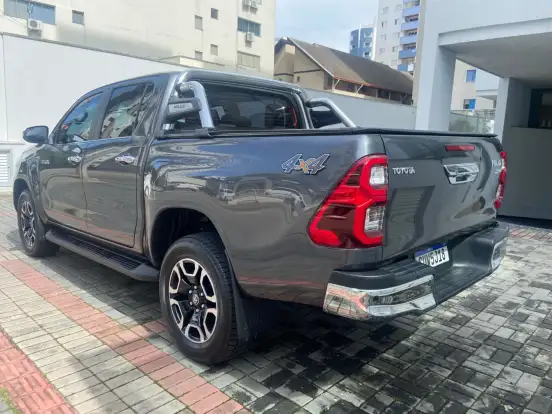TOYOTA-HILUX-2023