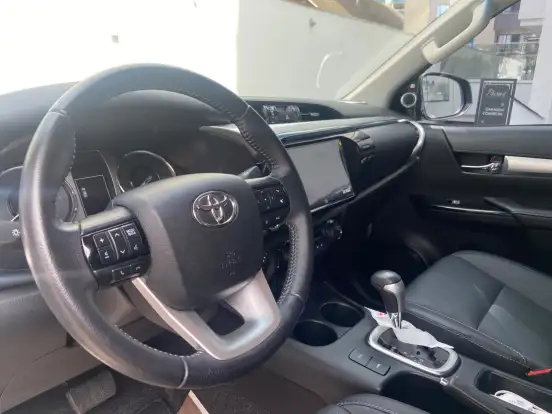 TOYOTA-HILUX-2.8 D-4D TURBO DIESEL CD SRX 4X4 AUTOMÁTICO TOYOTA-HILUX-2023