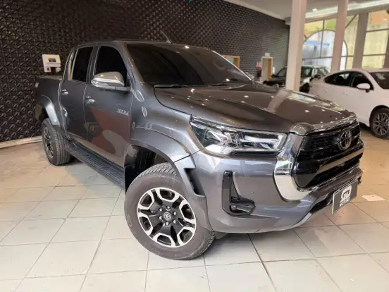 TOYOTA-HILUX-2.8 D-4D TURBO DIESEL CD SRX 4X4 AUTOMÁTICO TOYOTA-HILUX-2023