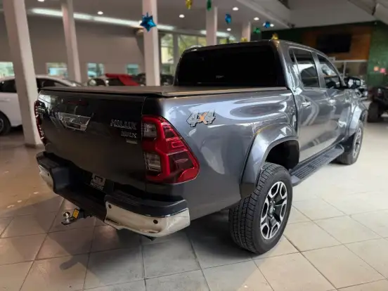 TOYOTA-HILUX-2023