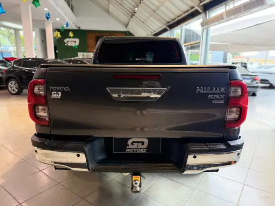 TOYOTA-HILUX-2.8 D-4D TURBO DIESEL CD SRX 4X4 AUTOMÁTICO TOYOTA-HILUX-2023