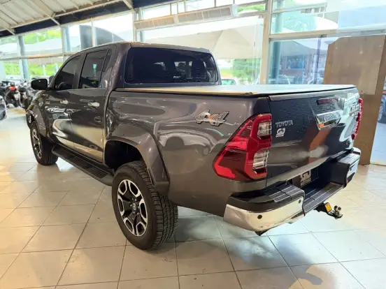 TOYOTA-HILUX-2023