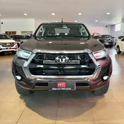 TOYOTA-HILUX-2.8 D-4D TURBO DIESEL CD SRX PLUS 4X4 AUTOMÁTICO TOYOTA-HILUX-2024