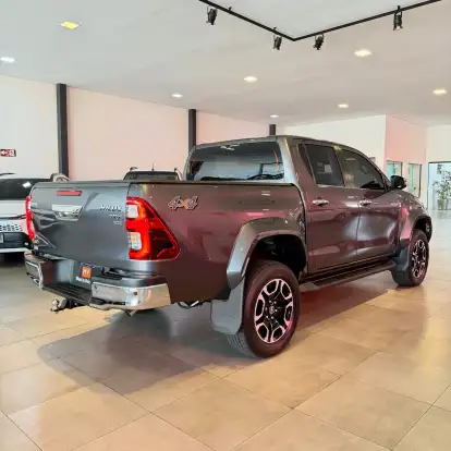 TOYOTA-HILUX-2.8 D-4D TURBO DIESEL CD SRX PLUS 4X4 AUTOMÁTICO TOYOTA-HILUX-2024