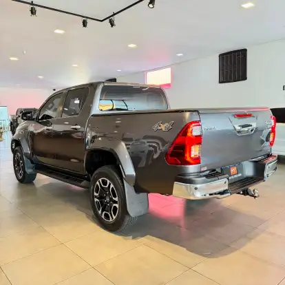 TOYOTA-HILUX-2.8 D-4D TURBO DIESEL CD SRX PLUS 4X4 AUTOMÁTICO TOYOTA-HILUX-2024
