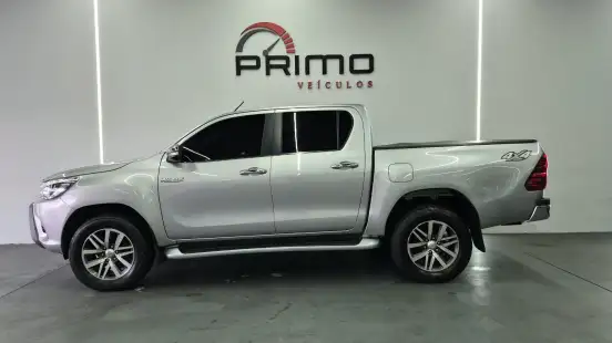 TOYOTA-HILUX-2.8 SRX 4X4 CD 16V DIESEL 4P AUTOMÁTICO TOYOTA-HILUX-2017
