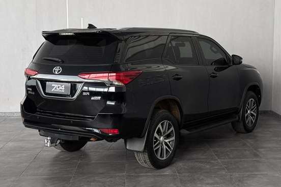 TOYOTA-HILUX-2018