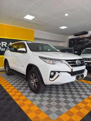 TOYOTA-HILUX-2.7 SR 4X2 CD 16V FLEX 4P AUTOMÁTICO TOYOTA-HILUX-2019