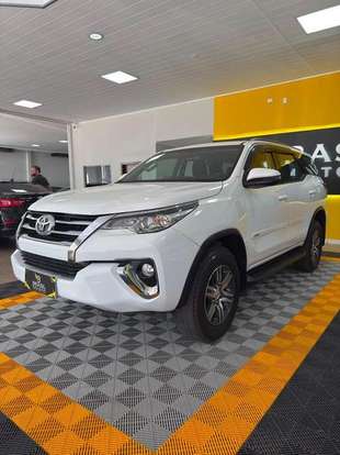 TOYOTA-HILUX-2019