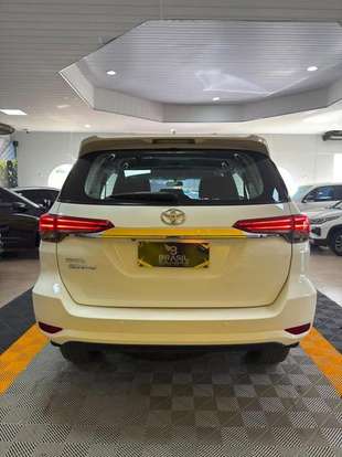 TOYOTA-HILUX-2019