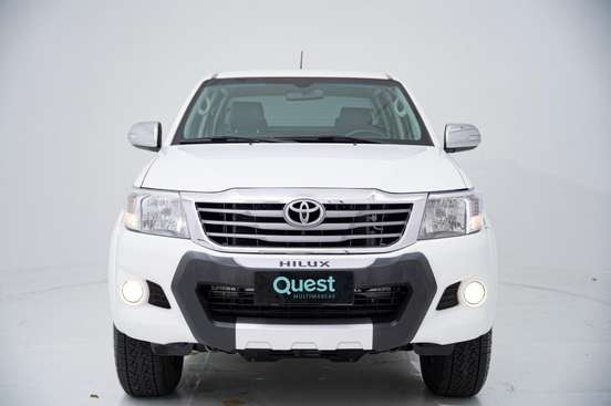 TOYOTA-HILUX-2015