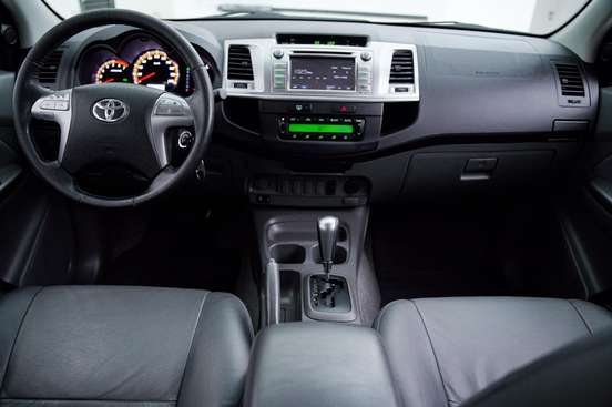 TOYOTA-HILUX-2015