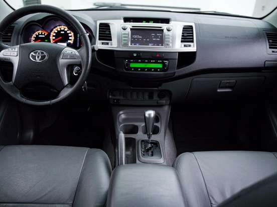 TOYOTA-HILUX-2.7 SRV 4X2 CD 16V FLEX 4P AUTOMÁTICO TOYOTA-HILUX-2015