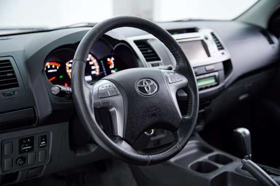 TOYOTA-HILUX-2015