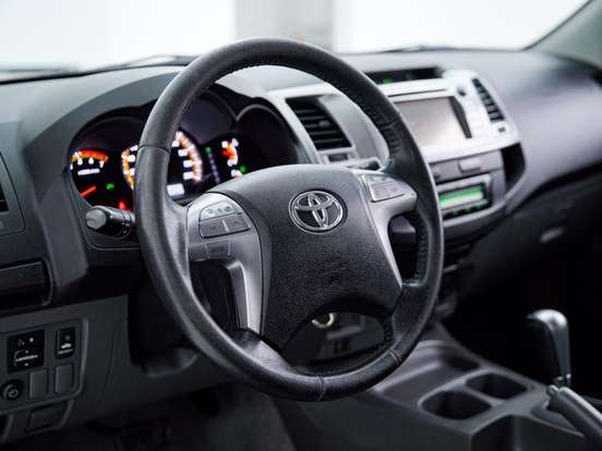 TOYOTA-HILUX-2.7 SRV 4X2 CD 16V FLEX 4P AUTOMÁTICO TOYOTA-HILUX-2015